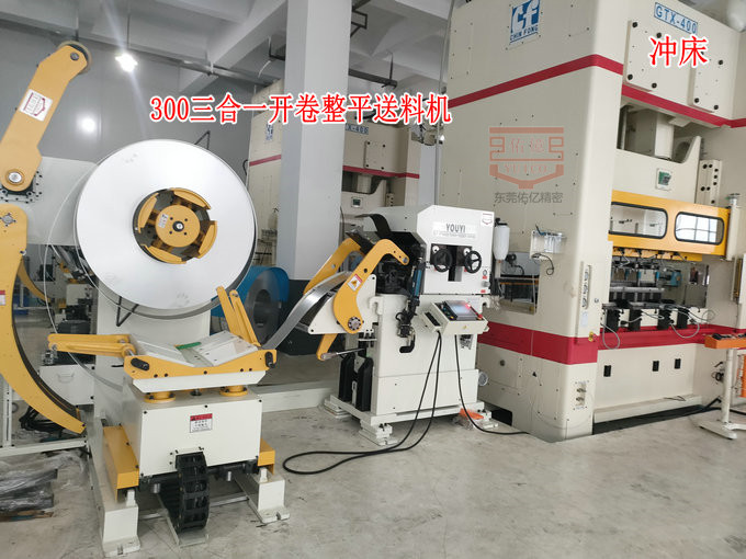 沖床周邊自動化設備如何選擇？三合一送料機VS二合一開卷整平送料生產線