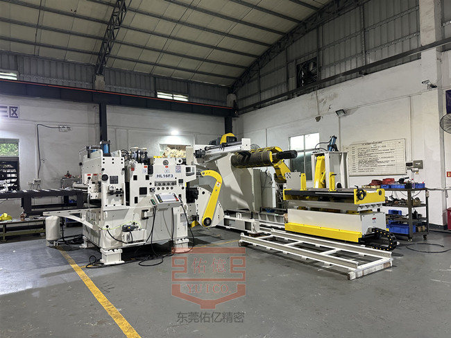 沖床三合一送料機電動整平調節(jié)代替?zhèn)鹘y(tǒng)手輪調節(jié)更方便快捷